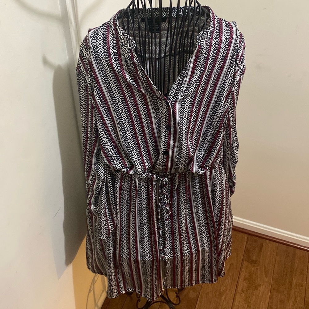 Beautiful swing dress with side pockets. Light weight and stylish.